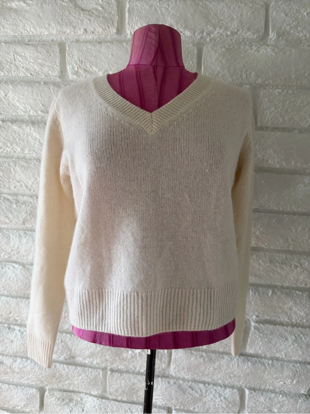 Joie 100% Cashmere Ivory V-Neck Sweater | Soft Luxury Knit | Size S (S-10)